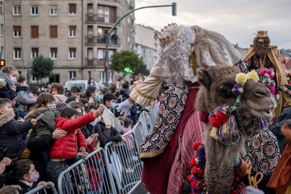 Un momento de la Cabalgata de Reyes que ha recorrido hoy miércoles las principales calles de Orense.